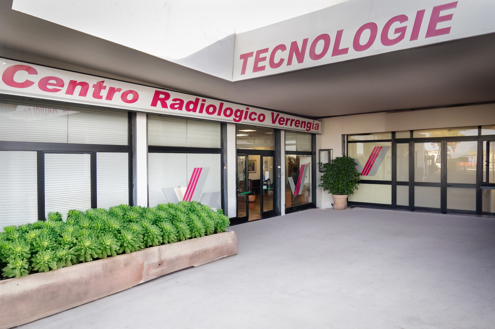 Interfaccia utente di Topbet24 che mostra le sezioni scommesse e casino